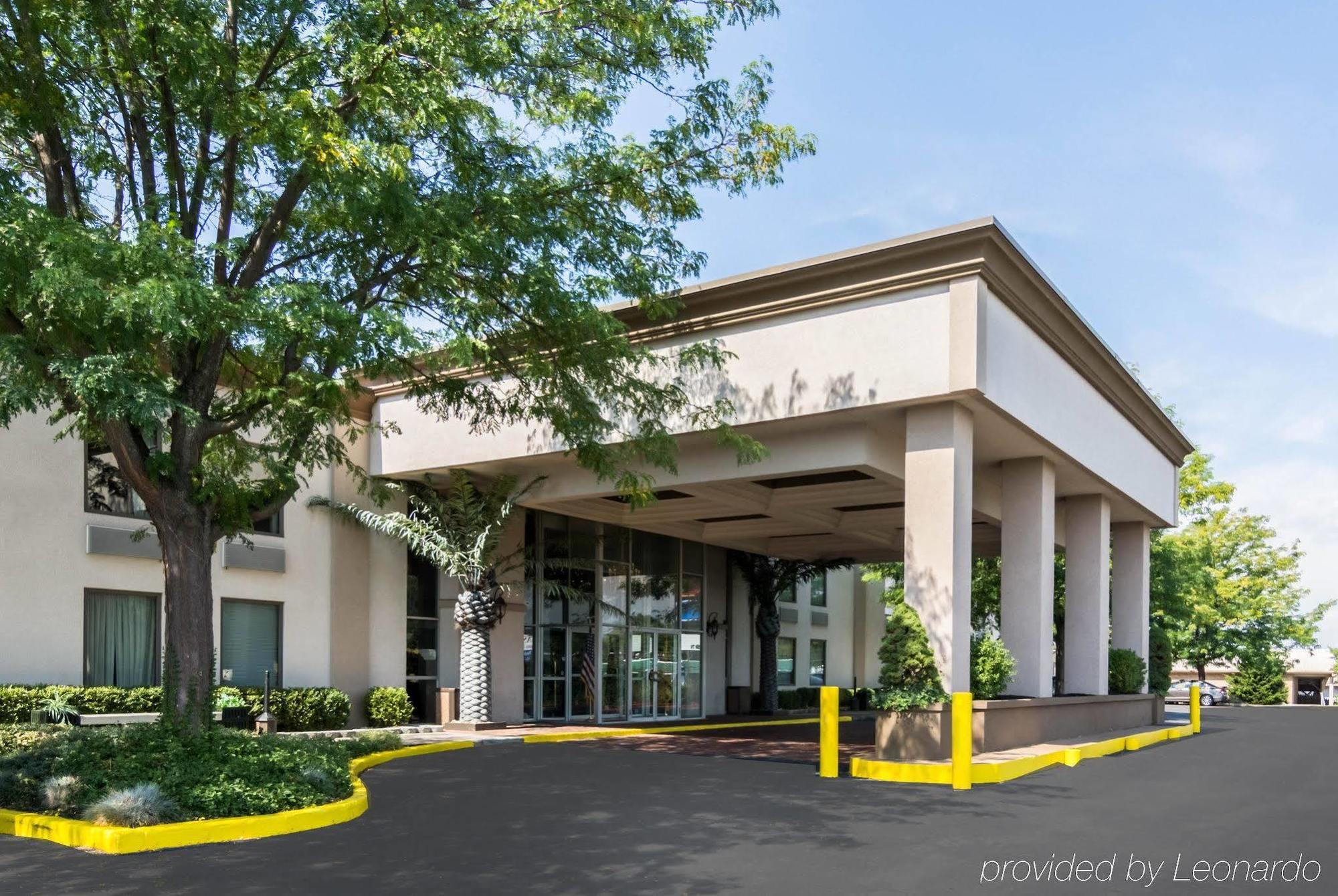 Plaza Inn & Suites Hagerstown Exterior photo