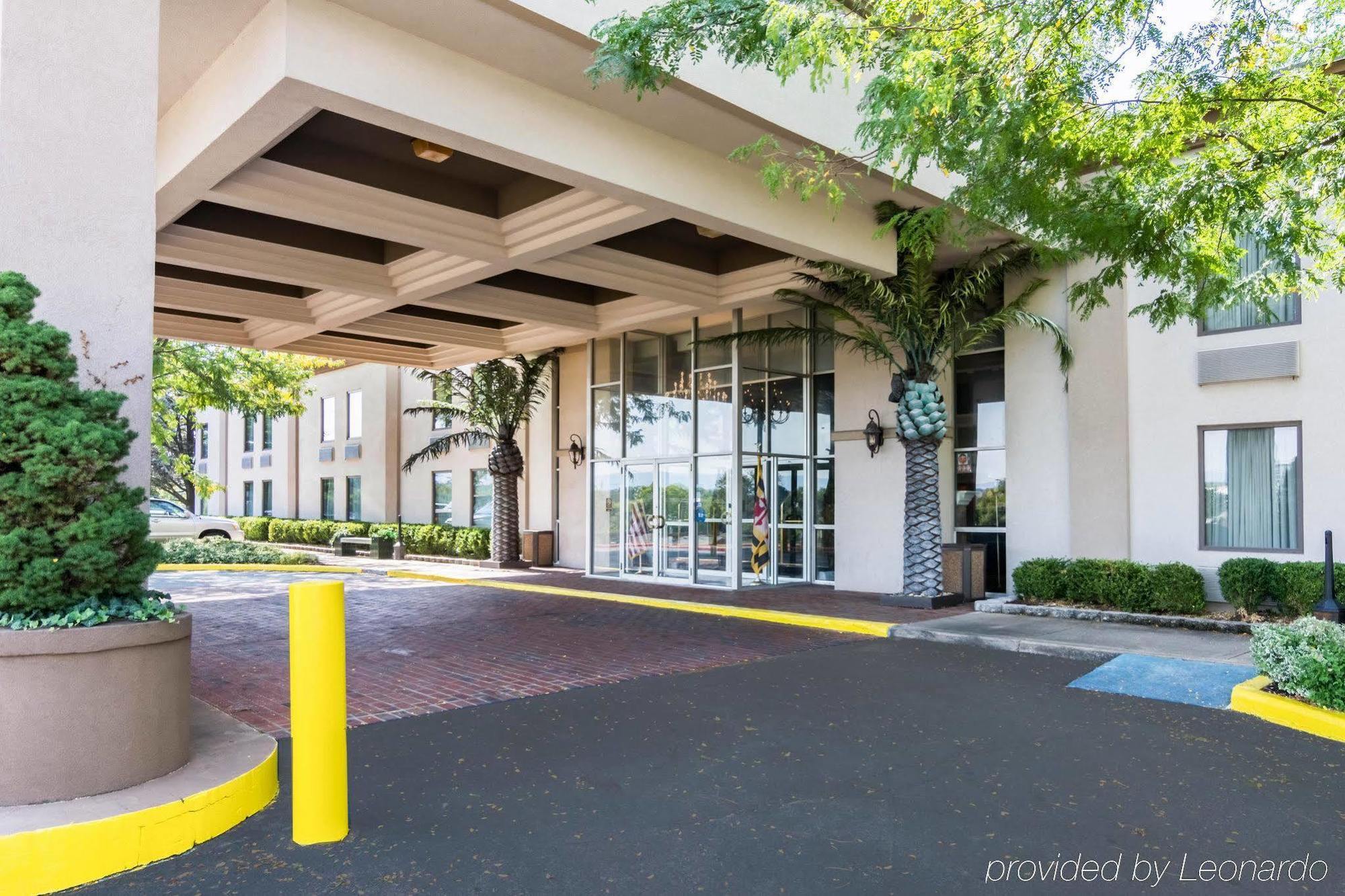 Plaza Inn & Suites Hagerstown Exterior photo