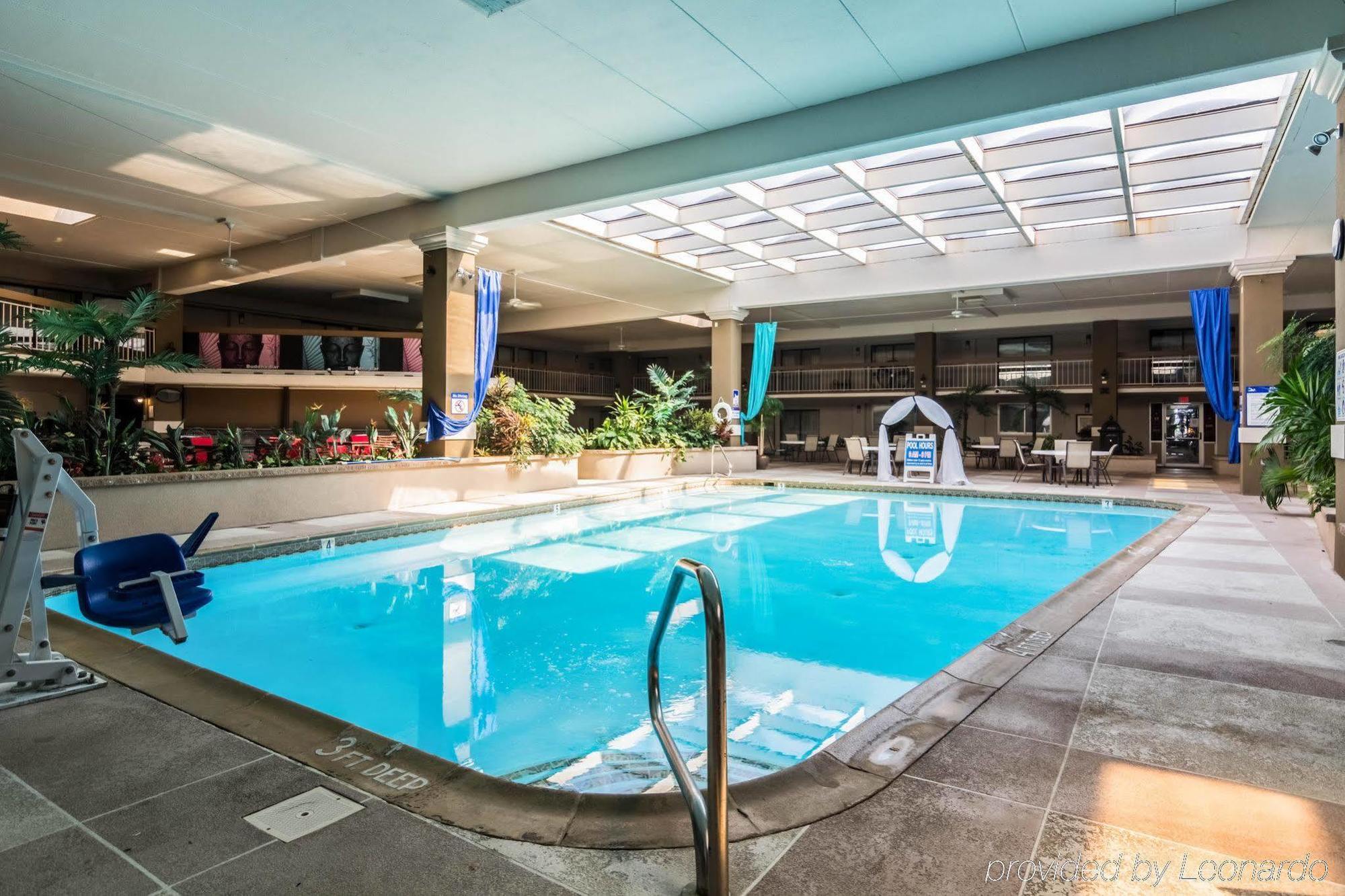 Plaza Inn & Suites Hagerstown Exterior photo