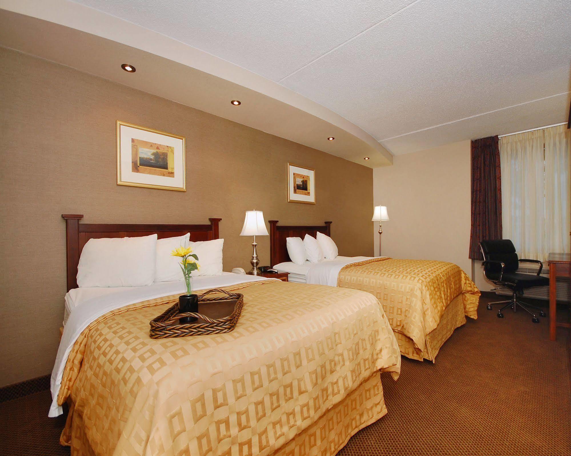 Plaza Inn & Suites Hagerstown Room photo