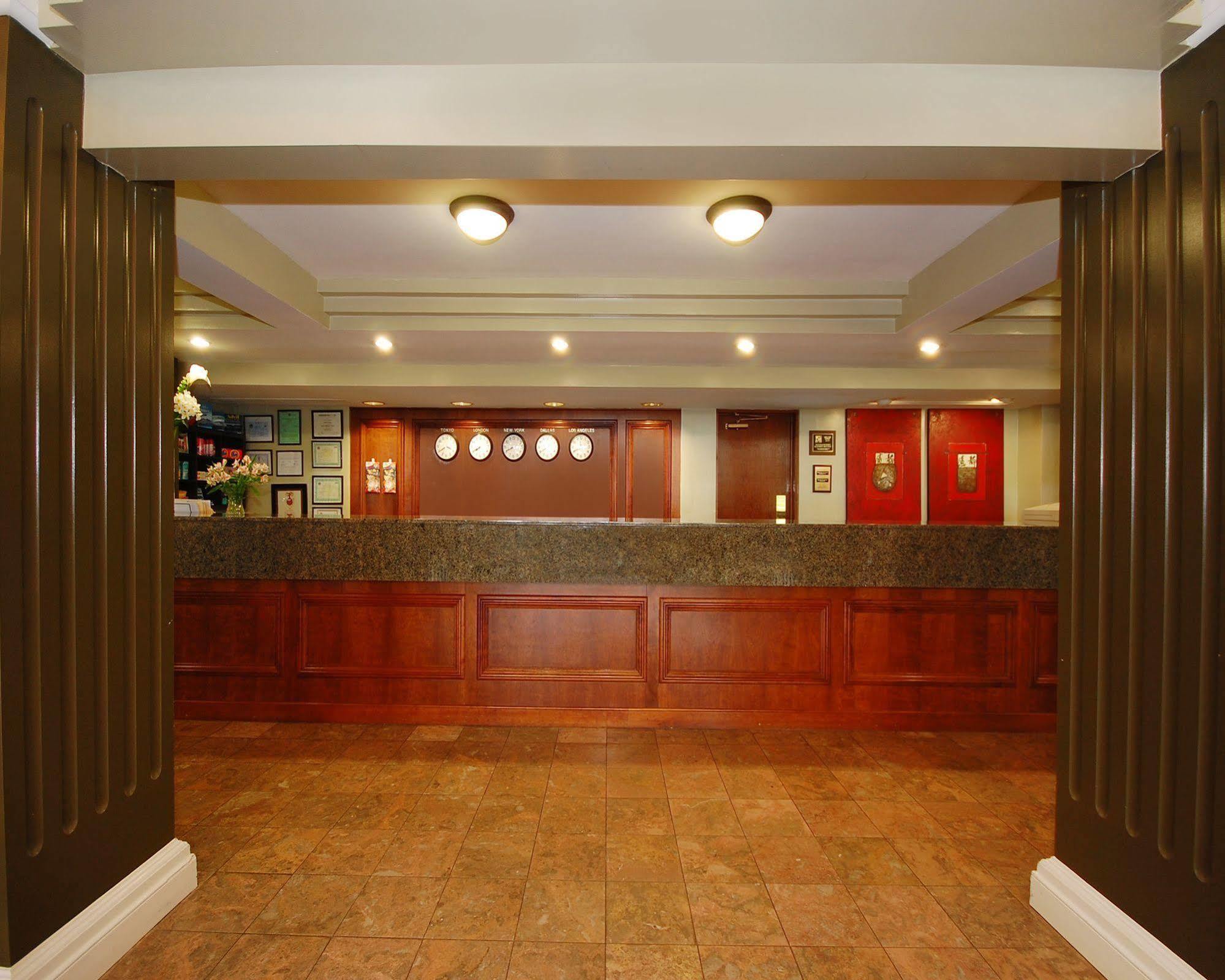 Plaza Inn & Suites Hagerstown Exterior photo